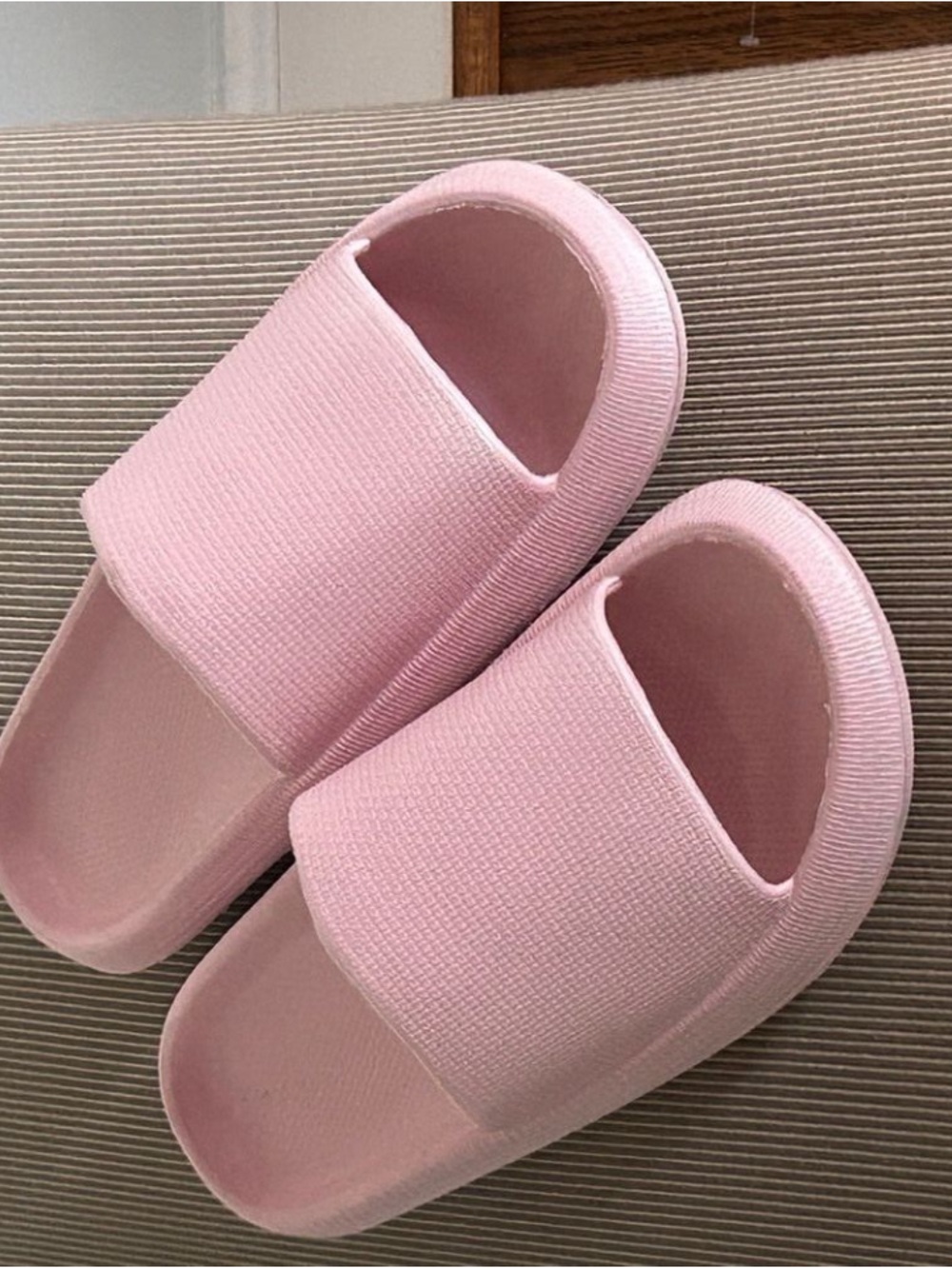 Shower Shoes Dorm Slide Sandals Pink Pool Shower Sandals US Women’s Size 9